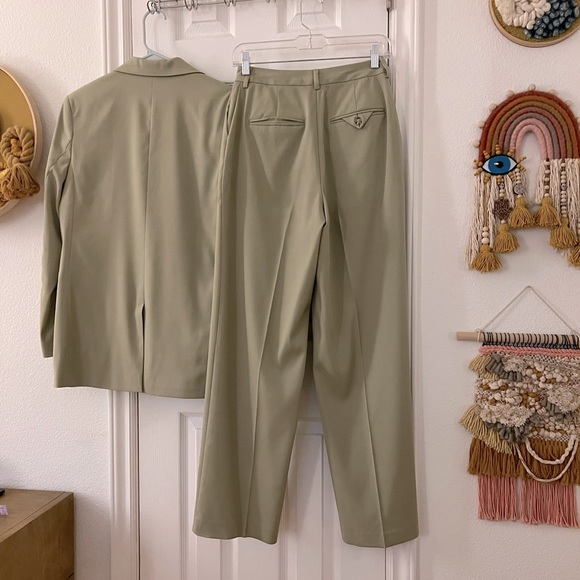 Women's Olive Blazer and Pants Set - Picture 11 of 13